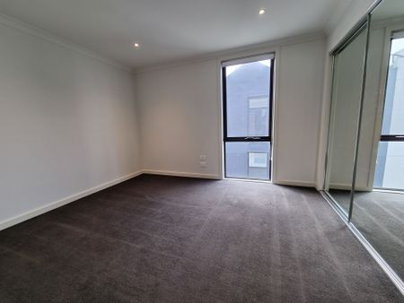Sparkling Clean Modern 2 Bedroom Townhouse - Photo 4