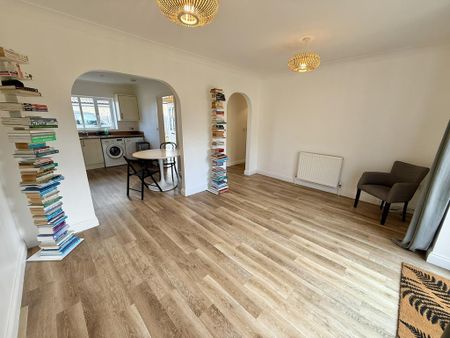 2 bedroom detached bungalow to rent - Photo 2