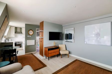 1 Bedroom 1 Bathroom - Photo 2