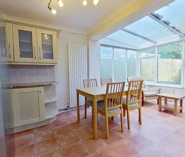 4 bedroom semi-detached house to rent - Photo 4