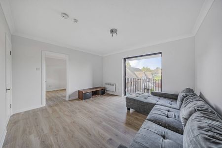 Robina Close, Northwood, HA6 - Photo 5