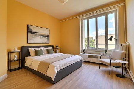 Location Appartement 4 pièces 108m² CHAMALIERES 63400 - Photo 2