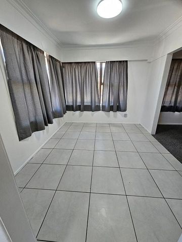 Stunning 3-Bedroom Fully Renovated - Papatoetoe - Photo 2