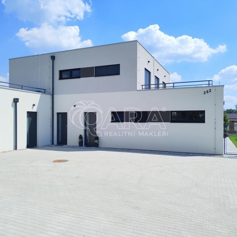 Pronájem bytu 4+kk 106 m2 - Fotografie 1