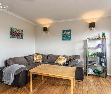 4 bedroom end of terrace house to rent - Photo 6