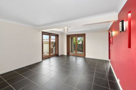 14 Ventura Street, Upper Mount Gravatt QLD 4122 - House For Rent | Domain - Photo 2