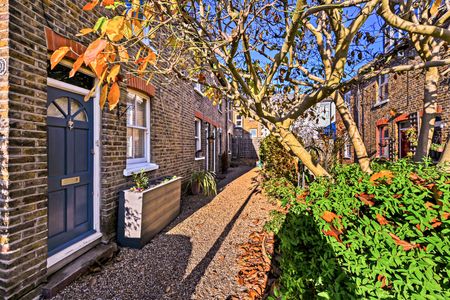 2 bed Terraced House To Let - Photo 5