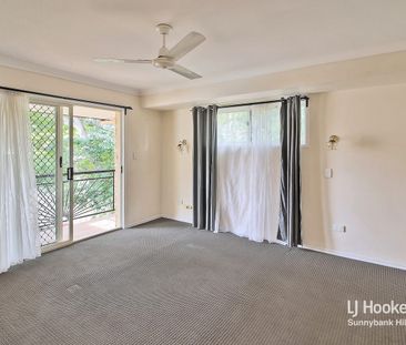 Your Dream Home Awaits: Elegant 5-Bed Rental in Vibrant Community! - Photo 6