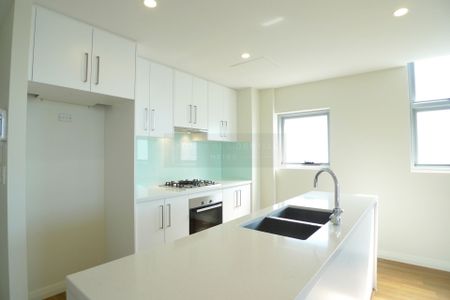 Modern 2 Bedroom Apartment in Convenient Location - Photo 3