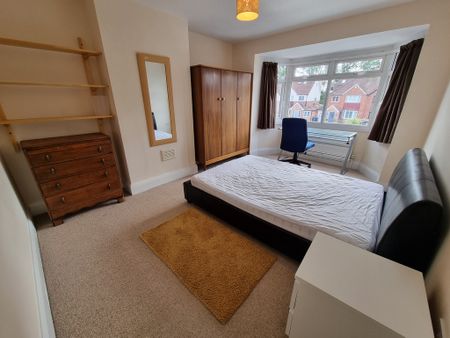 5 Bed Student Accommodation - Photo 4