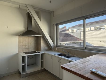 Location Appartement 4 pièces 97m² BORDEAUX 33000 - Photo 3