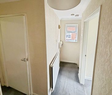 2 bedroom Flat To Let - Photo 6