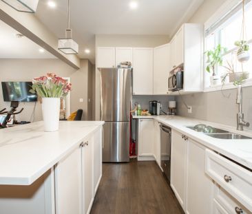 **ALL INCLUSIVE** 2 Bedroom Main Unit in Hamilton!! - Photo 1