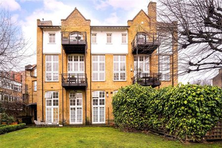 A unique and special three bedroom flat in Old Library Apartments. - Photo 3