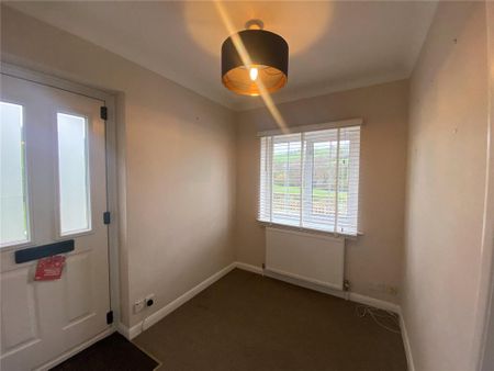 4 bedroom semi-detached house to rent - Photo 3