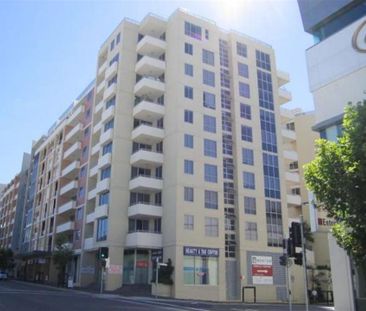 Sunny 1-Bedroom Apartment with New Carpet in Prime Waterloo Location - Photo 4