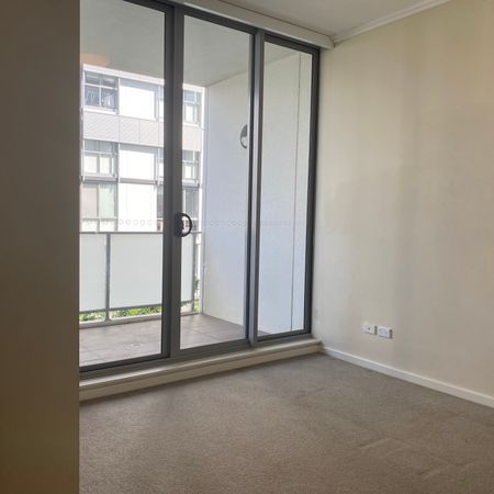 Modern two bedroom unit on 4th floor - Photo 3