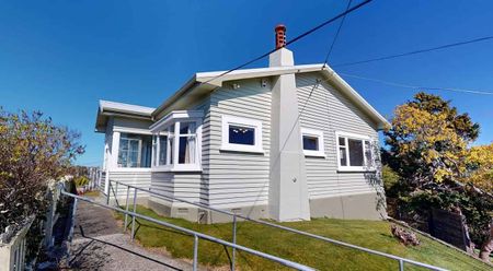 Elevated and Spacious Sun Trap - Photo 4