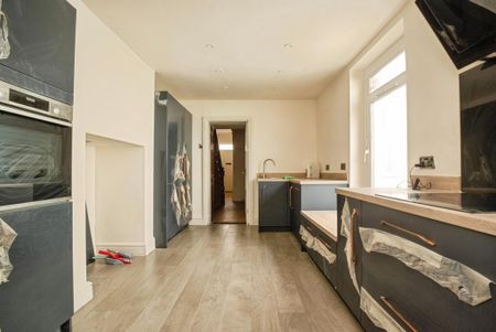 4 bedroom terraced house to rent - Photo 5