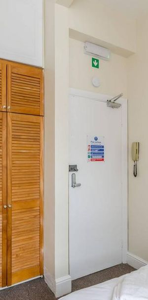 Studio to rent - Photo 1