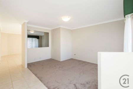 Spacious 4-Bedroom Family Home – Perfect Location&excl; - Photo 2