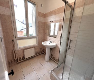 Location Appartement 2 pièces 40m² ST MAUR DES FOSSES 94100 - Photo 4
