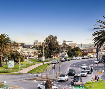 Light-Filled Apartment in Prime Beachside Location - Photo 4