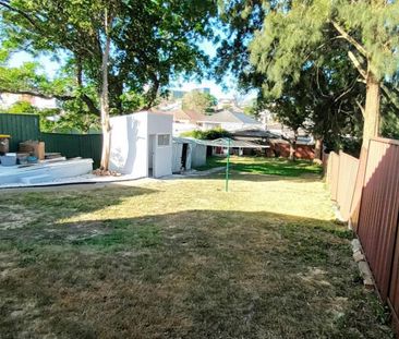 Style and Comfort, Fully Renovated & Architecturally Designed 4 Bed... - Photo 1