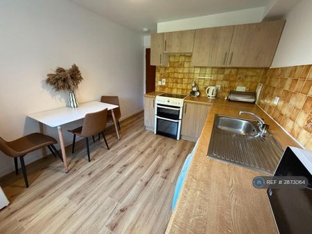 2 bedroom flat to rent - Photo 3