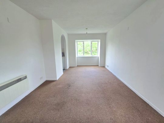 2 bed flat to rent in Cygnet Close, London, NW10 - Photo 1