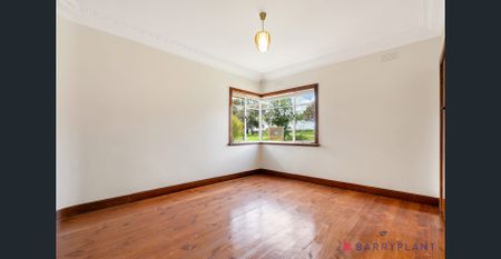 CLASSIC ART DECO HOUSE WITH LAKE & PARK VIEWS & MINUTES WALK TO PICNIC GROUNDS - Photo 5