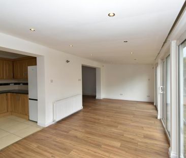 3 bedroom detached bungalow to rent - Photo 3