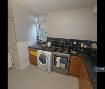 1 bedroom in a flat share to rent - Photo 4