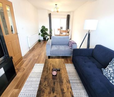 3 bedroom semi-detached house to rent - Photo 3