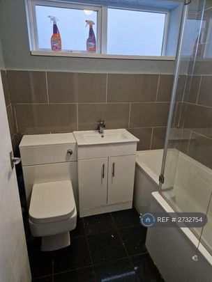 3 bedroom end of terrace house to rent - Photo 1