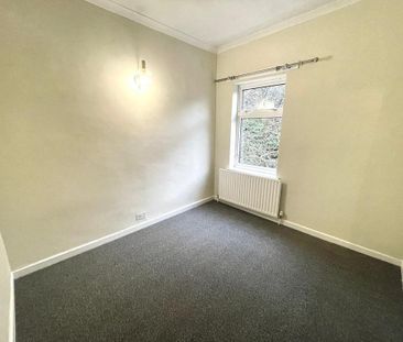 2 bedroom end of terrace house to rent - Photo 2