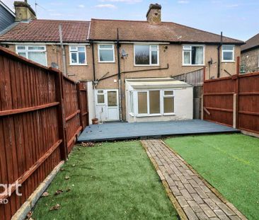 3 bedroom semi-detached house to rent - Photo 4