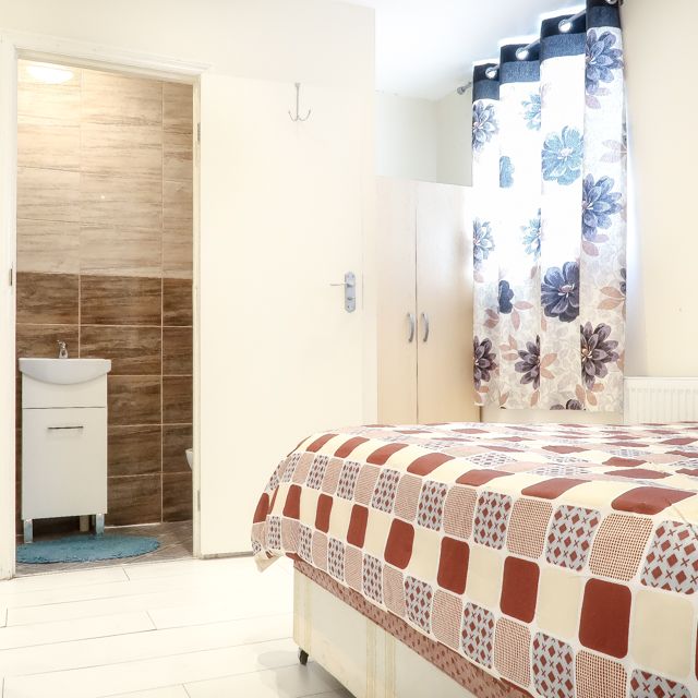 RM2 Coronation Road | Plaistow | London | E13 9QB - Photo 1