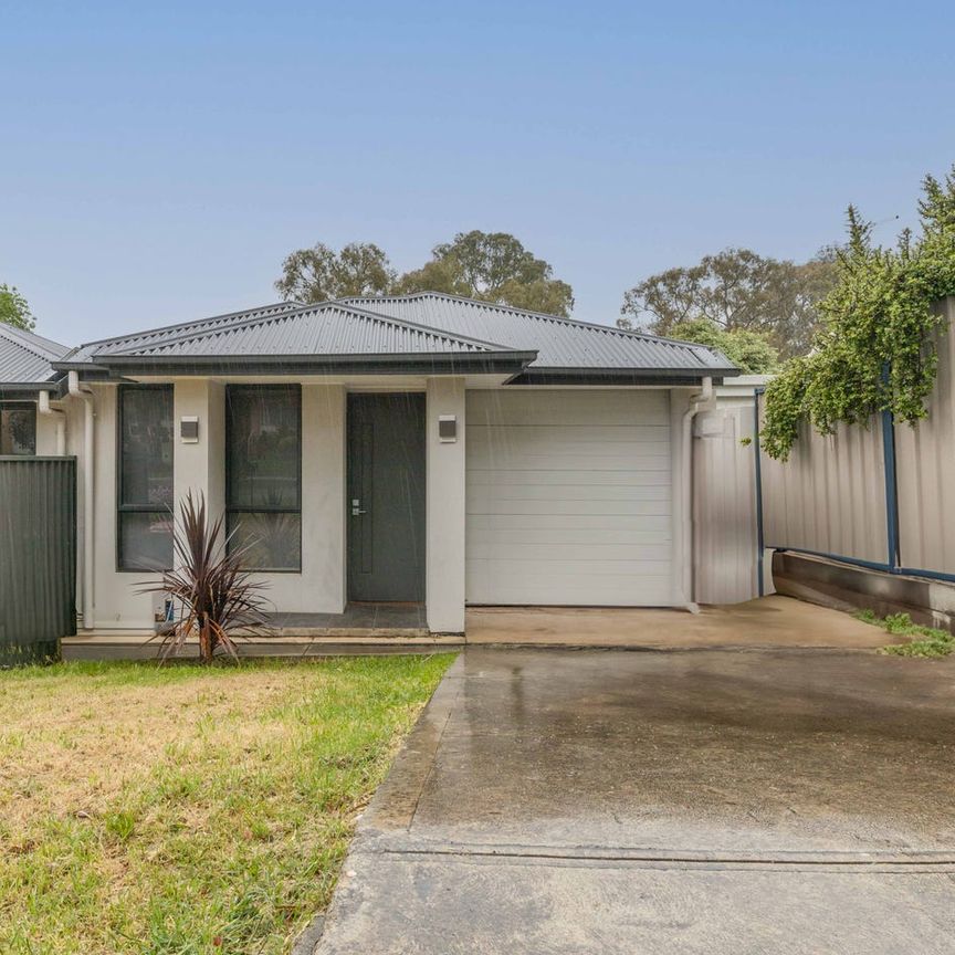 Character Family Home! - Photo 2