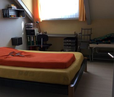Sehr helle Dachwohnung mit schöner Terrasse und grossem Balkon - Photo 3