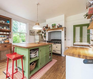 5 bedroom detached house to rent - Photo 2