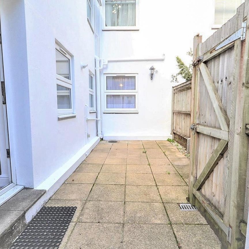 Silverdale Road, Eastbourne, BN20 7AD - Photo 1