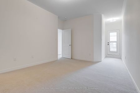 Townhouse For Lease | E8090678 - Photo 3