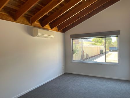 Perfect Location ** Apply for this property now ** - Photo 3