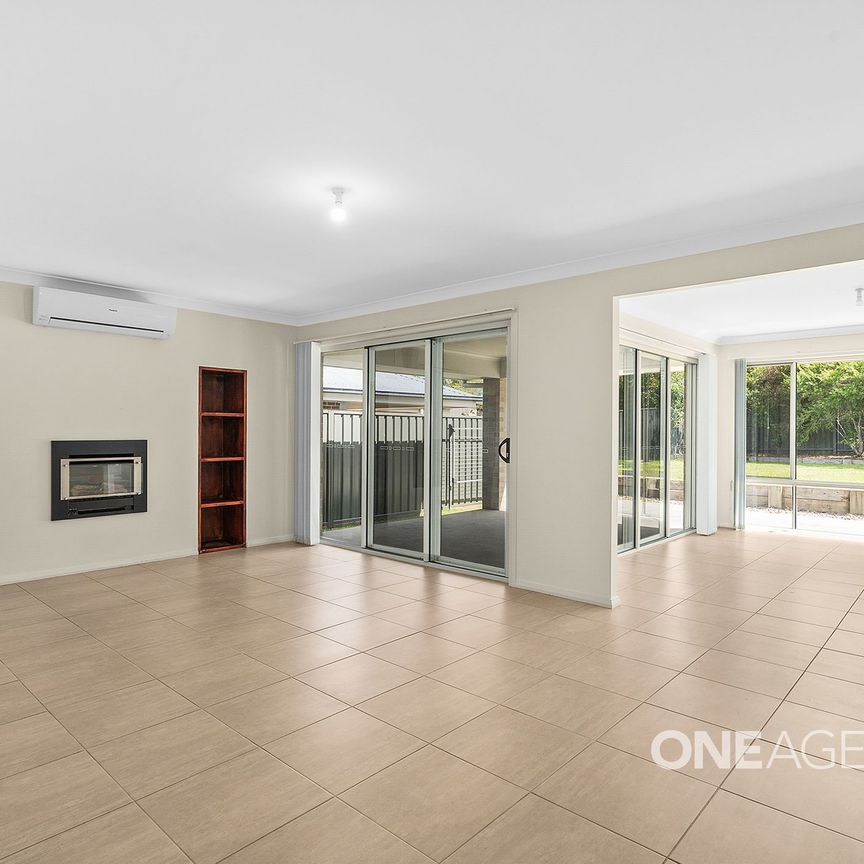 SPACIOUS AND WELL-MAINTAINED HOME READY TO MOVE IN - Photo 1