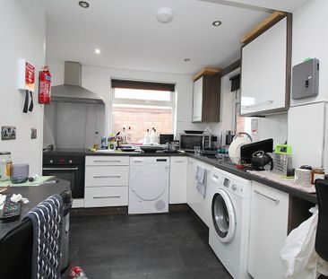 1 bedroom in a flat share to rent - Photo 5