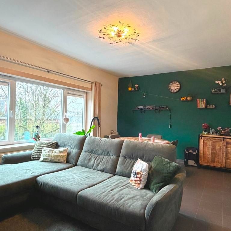 RuimTTweeslaapkamerappartement gelegen in de stationsbuurt Gent-Sint-Pieters. - Photo 1