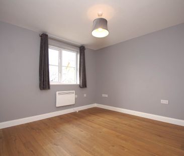 2 bed Flat for rent - Photo 4
