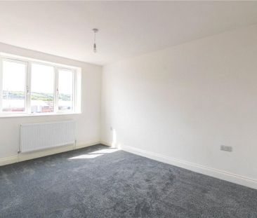 4 bedroom detached house to rent - Photo 4