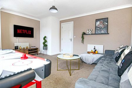 6 bedroom house to rent - Photo 2